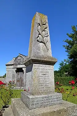 Le monument aux morts.