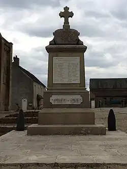 Monument aux morts de Neuilly-en-Dun.