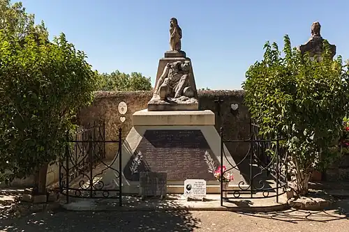 Monument aux morts de Corneilhan construit après la Première Guerre mondiale.