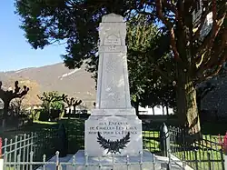 Monument aux morts de Challes-les-Eaux.