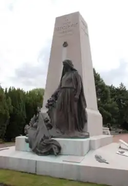 Le monument aux morts au cimetière du Touquet-Paris-Plage.