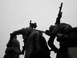 Statue du monument aux morts à Châlons-en-Champagne en janvier 2014.