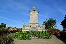 Le monument aux morts.