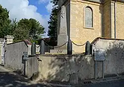 Le monument aux morts.