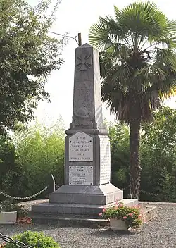 Monument aux morts municipal.