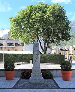Le monument aux morts municipal.