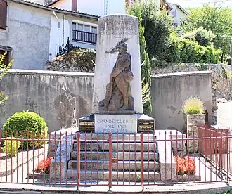 Le monument aux morts.