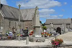 Le monument aux morts.