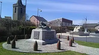 Le monument aux morts, œuvre de Maxime Real del Sarte.