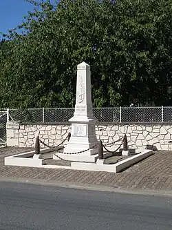 Le monument aux morts de Foncaude (août&nbsp;2011).