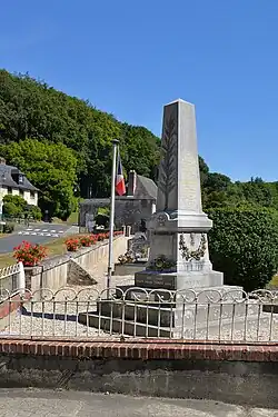 Le monument aux morts.