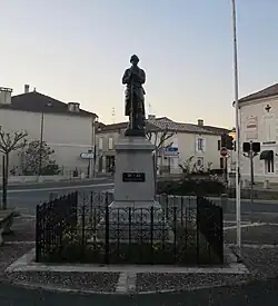 Le monument aux morts.