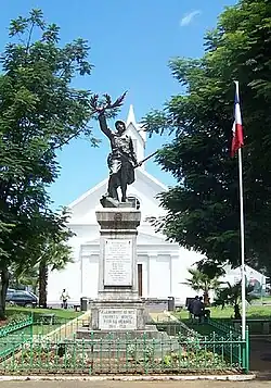 Le Poilu victorieux, Sainte-Suzanne.