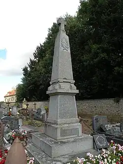 Le monument aux morts.