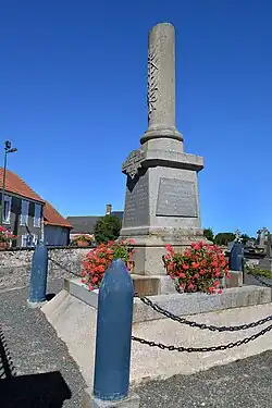 Le monument aux morts.