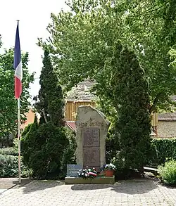 Le monument aux morts des Première et Seconde Guerres mondiales.