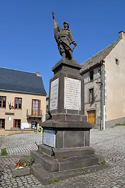 Le monument aux morts.