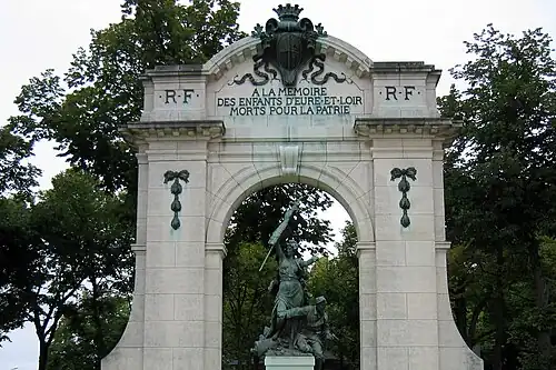Monument à la mémoire des enfants d'Eure-et-Loir morts pour la patrie, Chartres (1901).