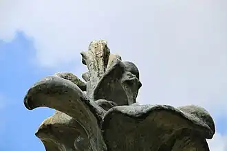 Détail du monument funéraire.