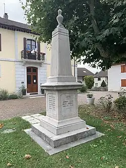 Le monument aux morts.
