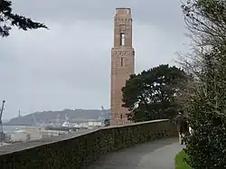 Le monument américain sur le cours Dajot (reconstruit à l'identique après guerre).