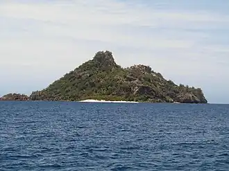 Vue générale de Monuriki depuis la mer.