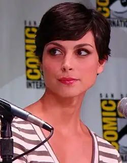 Morena Baccarin dans le rôle de Inara Serra.