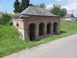 Lavoir, rue du Château.