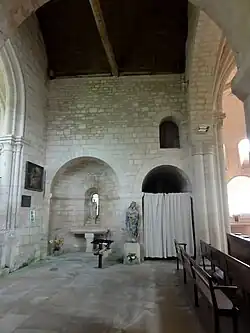 Croisillon nord, côté est : absidiole et réduit.