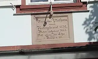 Presbytère protestant : détail inscription.