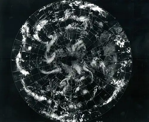 Une mosaïque de photos prises par le satellite ESSA-5 le 14 septembre 1967, montrant les ouragans Beulah, Dora, Chloe, Monica et Nannette.