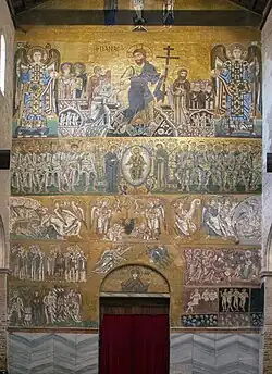 Mur Ouest : mosaïques du Jugement dernier. En haut : Christ entre la Vierge et saint Jean (déisis) ; la descente aux limbes : XIIIe&nbsp;siècle. Christ en gloire avec la Vierge, saint Jean Baptiste, les apôtres, des saints et des anges ; la préparation du Jugement dernier avec le trône vide (hétimasie) et entre deux scènes de résurrection ; les élus et les damnés : XIIe&nbsp;siècle.
