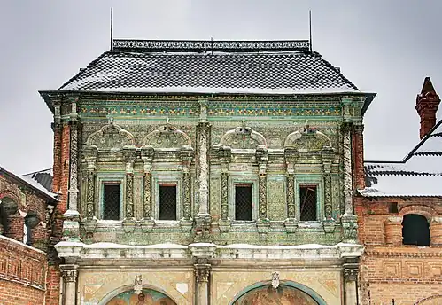 Décoration en majolique du premier étage, 2017