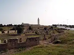 Basilique de Damous el Karita avec la mosquée Mâlik ibn Anas au second plan.