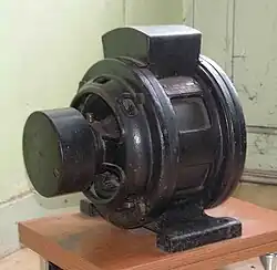 Moteur électrique Legendre frères à coupleur centrifuge du premier modèle (2&nbsp;850&nbsp;tr/min). Ce moteur a été construit aux usines Legendre de Courbevoie vers 1909-1910