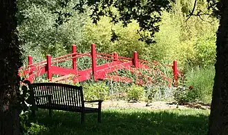 Avec son pont reconstitué.