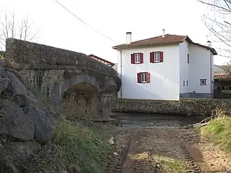 Ancien moulin sur la Bidouze à Arros (XVe – XVIe&nbsp;siècle).