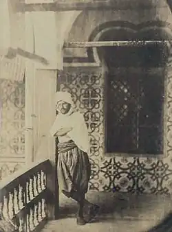 Une galerie dans le Palais Ahmed Bey à Constantine, vers 1855.