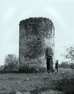 Ruines du moulin de Senneville, vers 1895