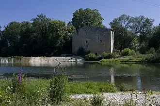 le Moulin de Carrière à Aubais sur le Vidourle.