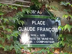 Plaque de rue parisienne installée au moulin.