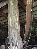 Arbre vertical du moulin « ancien », placé dans le moulin "moderne".