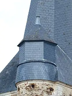 ... faîtage de la tour d'escalier.