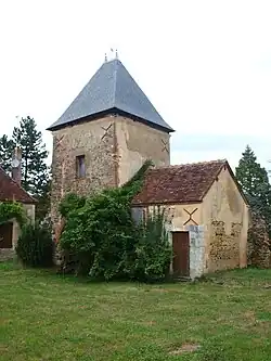 Bâtiment ancien au hameau des Allins.