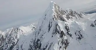 Vue aérienne du sommet.