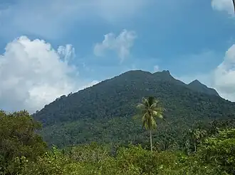 Le mont Ranai, point culminant des îles Natuna (1&nbsp;035&nbsp;m).