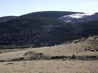 Le massif du Mountasset et le village de la Blatte.