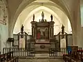 Vue du chœur avec le maître-autel baroque