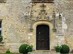 La porte de la façade ouest.