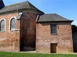 Le chevet de l'église et la sacristie